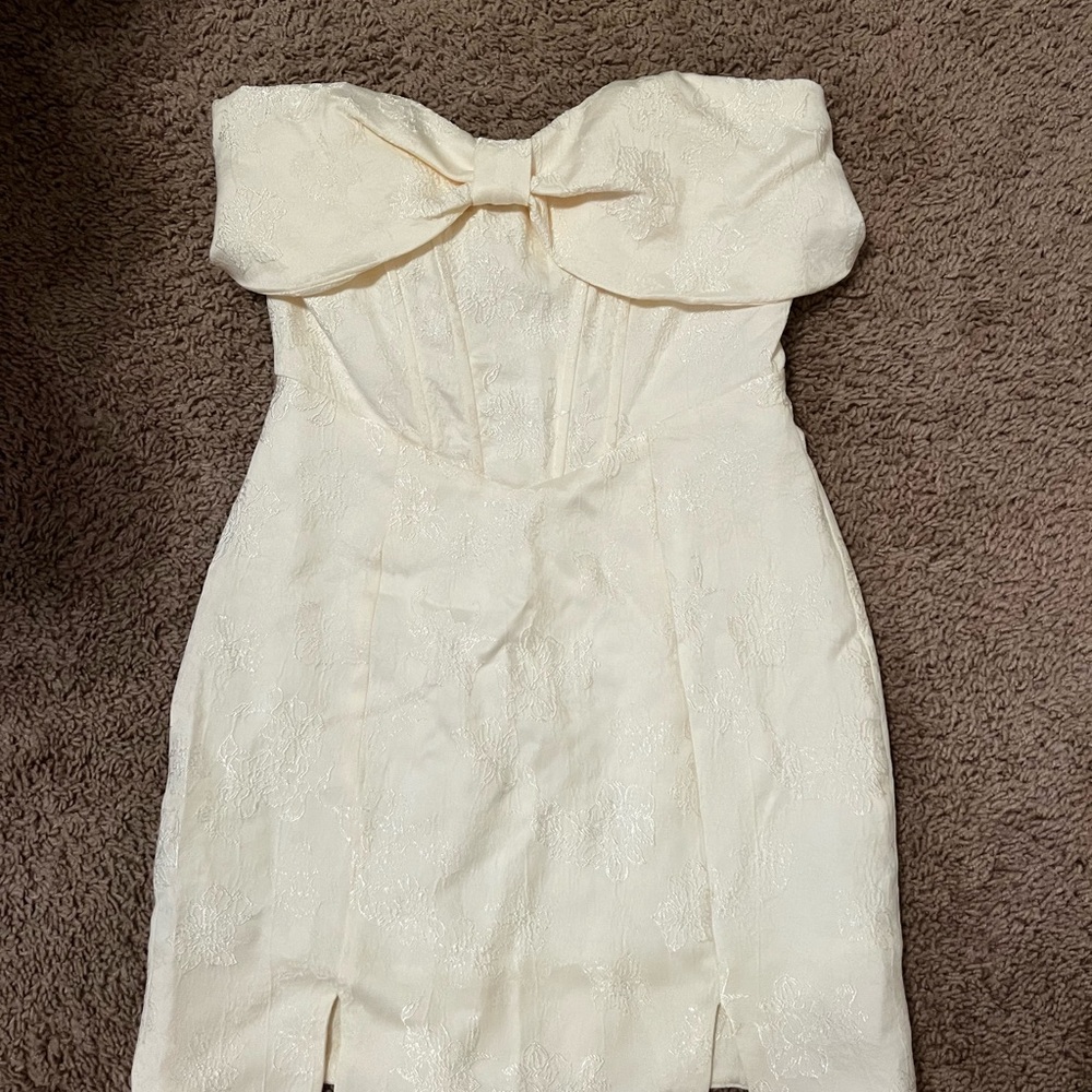 Storia Cream Strapless Dress